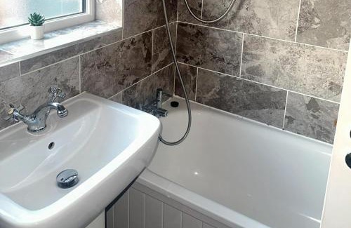 Acocks Green Apartment | City Chic Retreat in Birmingham