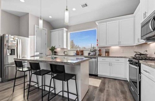 OST - South Union House | City Elegance: Prime Houston Hub