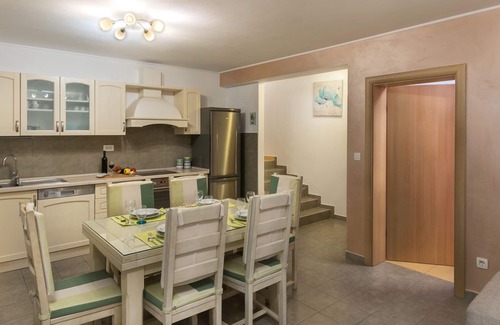 Cove Donja Krusica (Donje selo) Villa | City gateway apartment with perfect view