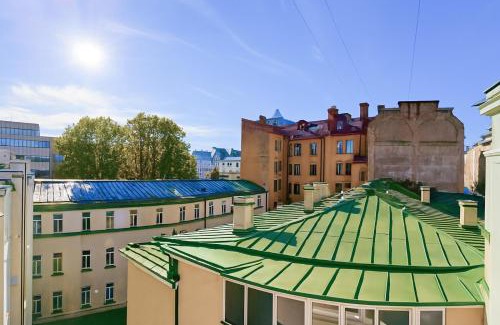 Centrs Apartment | City heart, loft view, free parking and bag storage