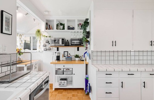 Roosevelt House | City Oasis: Office, Yard & BBQ