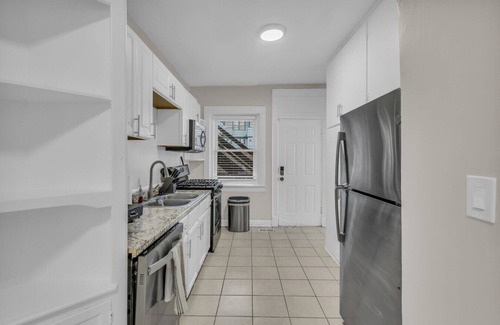South Hyde Park Apartment | City of Fountains Getaway