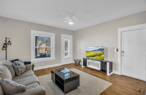 South Hyde Park Apartment | City of Fountains Getaway