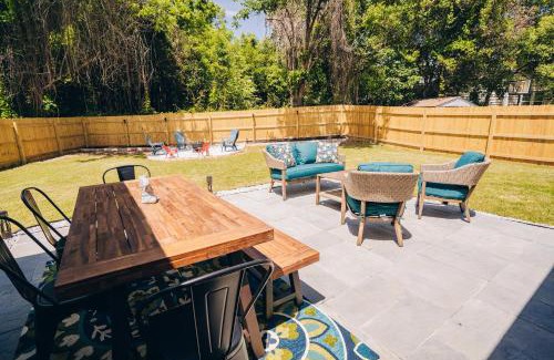 Charlotte House | City Retreat - 4 Bedroom Oasis with King & Private Yard near Downtown
