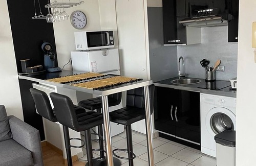 Trois Cocus - Borderouge - Croix-Daurade - Paleficat Apartment | City Rose T2 with all comforts, private parking, swimming pool