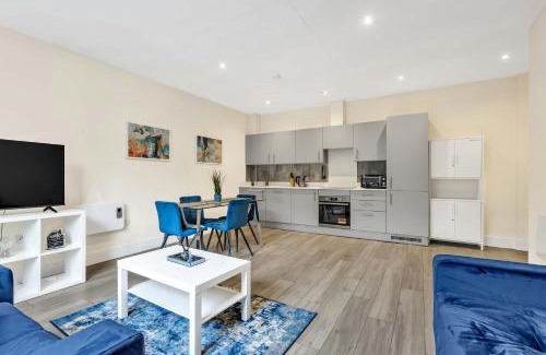 Sutton Apartment | City Service Lets - New London Village 2-bed Excellent transport links with free parking