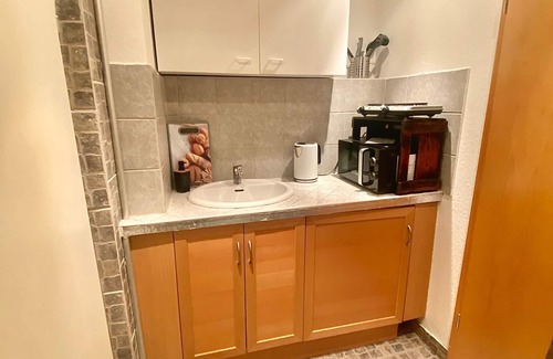 Fuerth Condo | City Studio with Wifi & Netflix