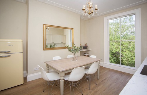 Bath House | CITY VIEW - BATH - a 2 bed apartment that sleeps 4 guests in 2 bedrooms