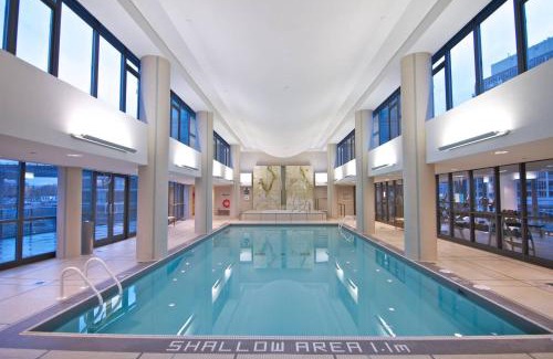 Fort York Apartment | City View Towers - Steps to CN Tower - Pool & Hot tub - Free Parking