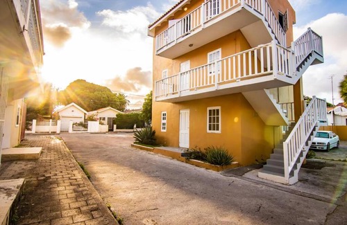 Colon Apartment | CityLife Apartments in historic Willemstad - 2 bedroom apartment with attic - O