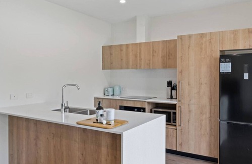 Capalaba House | CityOasis BrandNew 4BR w/Parking & Steps to Shops