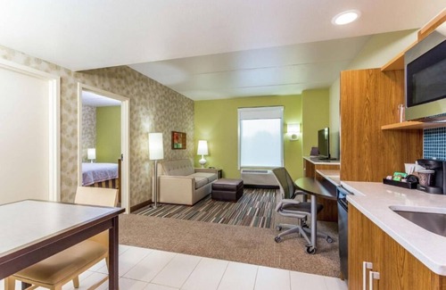Newtonville Hotel | Cityscape Comfort! FREE Breakfast, Pets Allowed, Indoor Pool