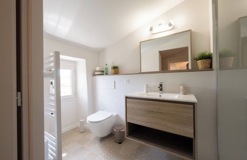 Pompignan Bed & Breakfast | Clair Chambre Double Avec Salle de Bains Privative