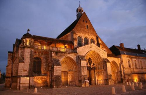 Sainte-Colombe House | Clair de lune