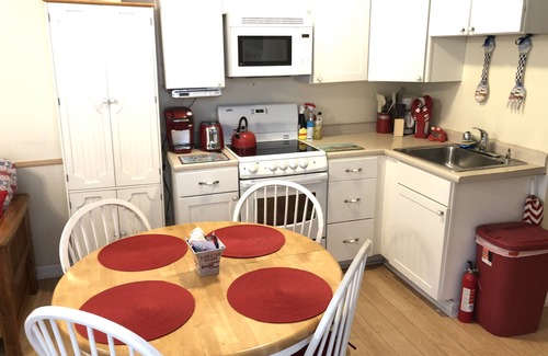 Camp Ellis Cottage | Clamshell Cottage Saco Maine Steps to the Beach pet friendly