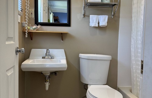 Claremont Hotel | Claremont Motor Lodge