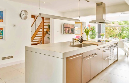 Cheltenham Villa | Clarendon House - Nine Bedroom Villa, Sleeps 24