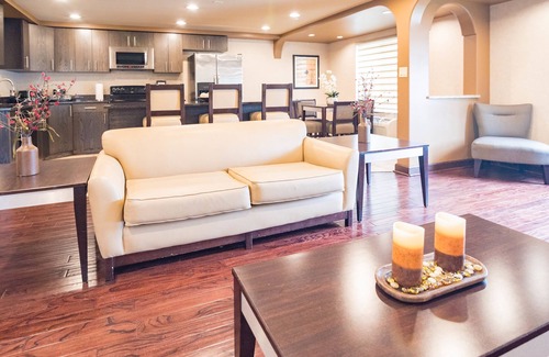 Elmhurst Hotel | Clarion Inn Elmhurst - Oak Brook near I-88, I-290, I-294