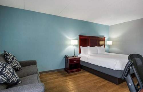 Grand Rapids Hotel | Clarion Inn & Suites Grand Rapids Airport