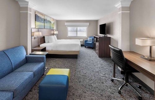 Mattoon Hotel | Clarion Pointe Mattoon near University