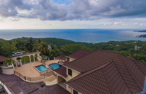 Reading Villa | Clarridge Hall Villa