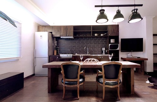 Jongno Apartment | Classic SLA Loft in Central Seoul