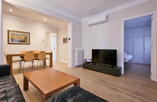 Sant Gervasi – la Bonanova Apartment | Classbedroom Park Güell Apartment