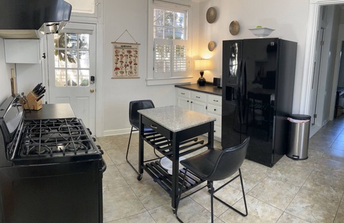Leonidas House | Classic 2bd/1ba Carrollton Cottage near Streetcar line & River
