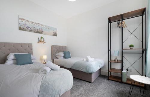 Thornaby On Tees Apartment | Classic 4-Bedroom Retreat close to Infinity Bridge