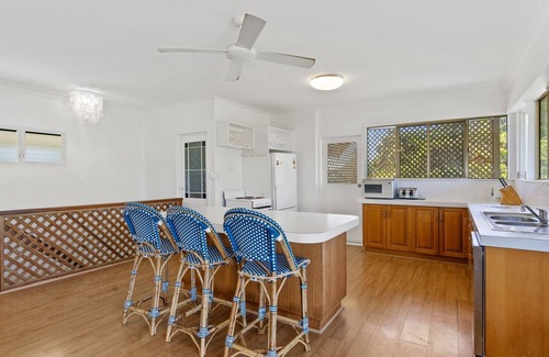 Pottsville House | Classic Beach House on Surfside - Pet Friendly