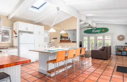 Aptos Cottage | Classic Beach House - Walk to Seacliff Beach