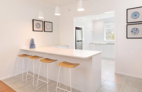 South Albury House | Classic Chic on Olive - Chic two bedroom apartment close to the city centre