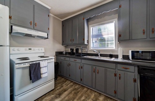 Murfreesboro Apartment | Classic Country Condo 30 mi to Nashville at 1/3 the price!