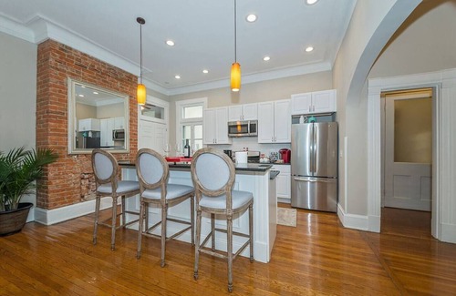 Walnut Hills Apartment | Classic Elegant 2 Bedroom 2 Bath near Eden Park