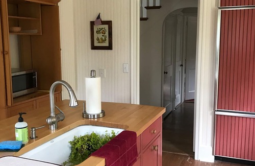 Water Mill House | Classic Farm House in the heart of Water Mill, 2.7mi To Beach