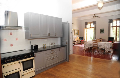 Limoux Apartment | Classic France Double:AC, BBQ, fresh&clean, garden