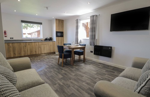 Dyserth Cottage | CLASSIC LODGE 16, family friendly, with pool in Dyserth