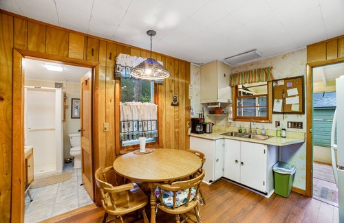 Chestertown Cottage | Classic riverfront cottage w/beautiful water views, WiFi, & screened porches