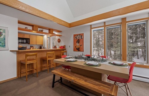 Winhall Ski Chalet | Classic Stratton Ski Chalet: Perfect for Families