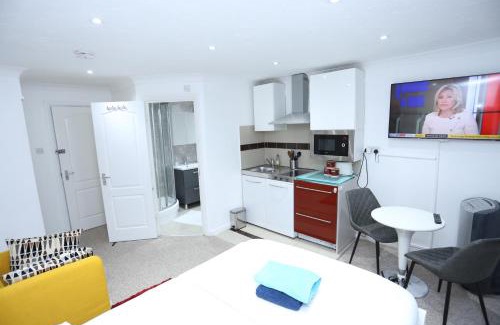 Thamesmead East Apartment | Classic Studio Lytham Up London