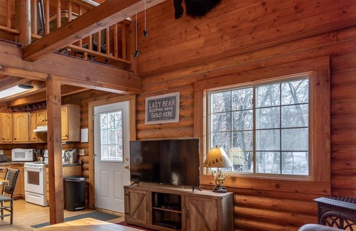 Lyndon Station House | Classic Up North Log Cabin-Lazy Bear Lodge
