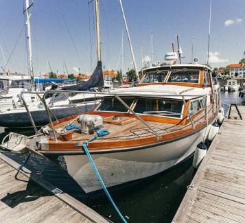 Klaipeda Boat Rental | Classic Yacht I Royal Cruiser 34 - "Barrel"