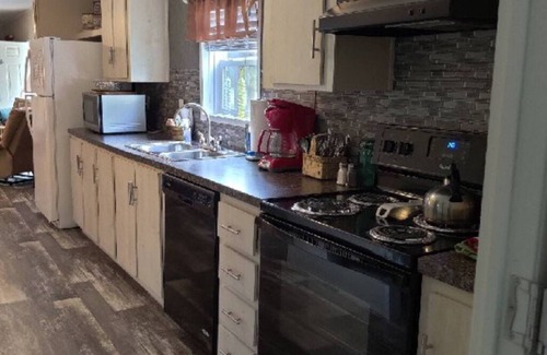 Elizabeth Apartment | Classy 3 Bed home w/pool access - Moose Cabin