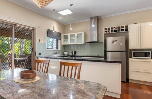 Wellington Point House | Classy Resort Feel home with Pool