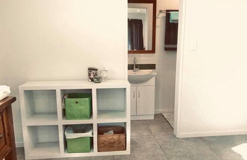 Hamilton North Apartment | Classy Suite @ Heaphy Tce - Close to river, near Claudelands Arena