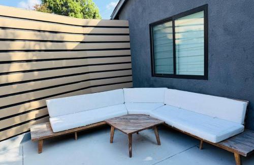 Valley Village House | Claudia's Cottage Guest House