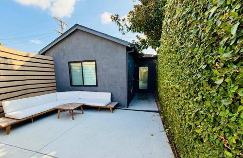 Valley Village House | Claudia's Cottage Guest House