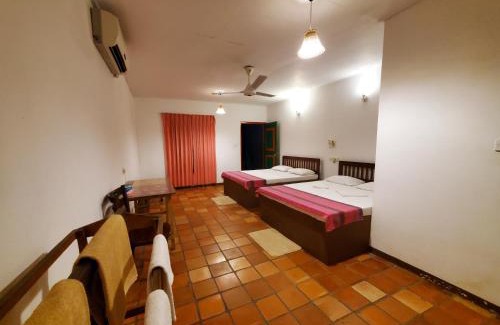 Polonnaruwa Bed & Breakfast | Clay Hut Village
