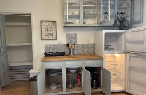 Atlantic Beach Apartment | Clean and cute 1b/1b, kitchenette, w/d, private fenced in yard, 1 block to beach