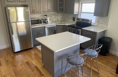 Williamsbridge Apartment | clean and lovely 3 bedroom, 2 bath in North Bronx